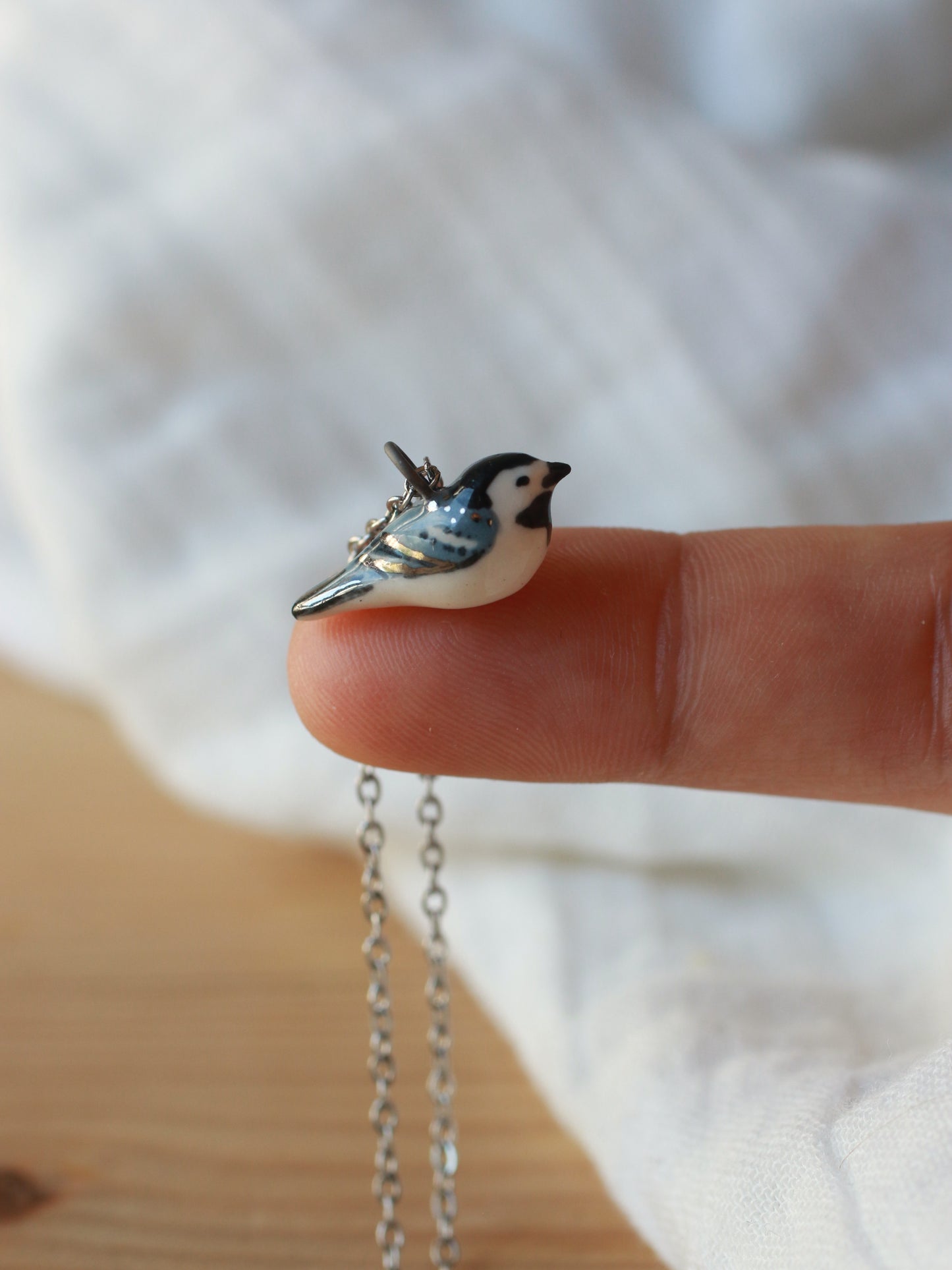 White wagtail necklace