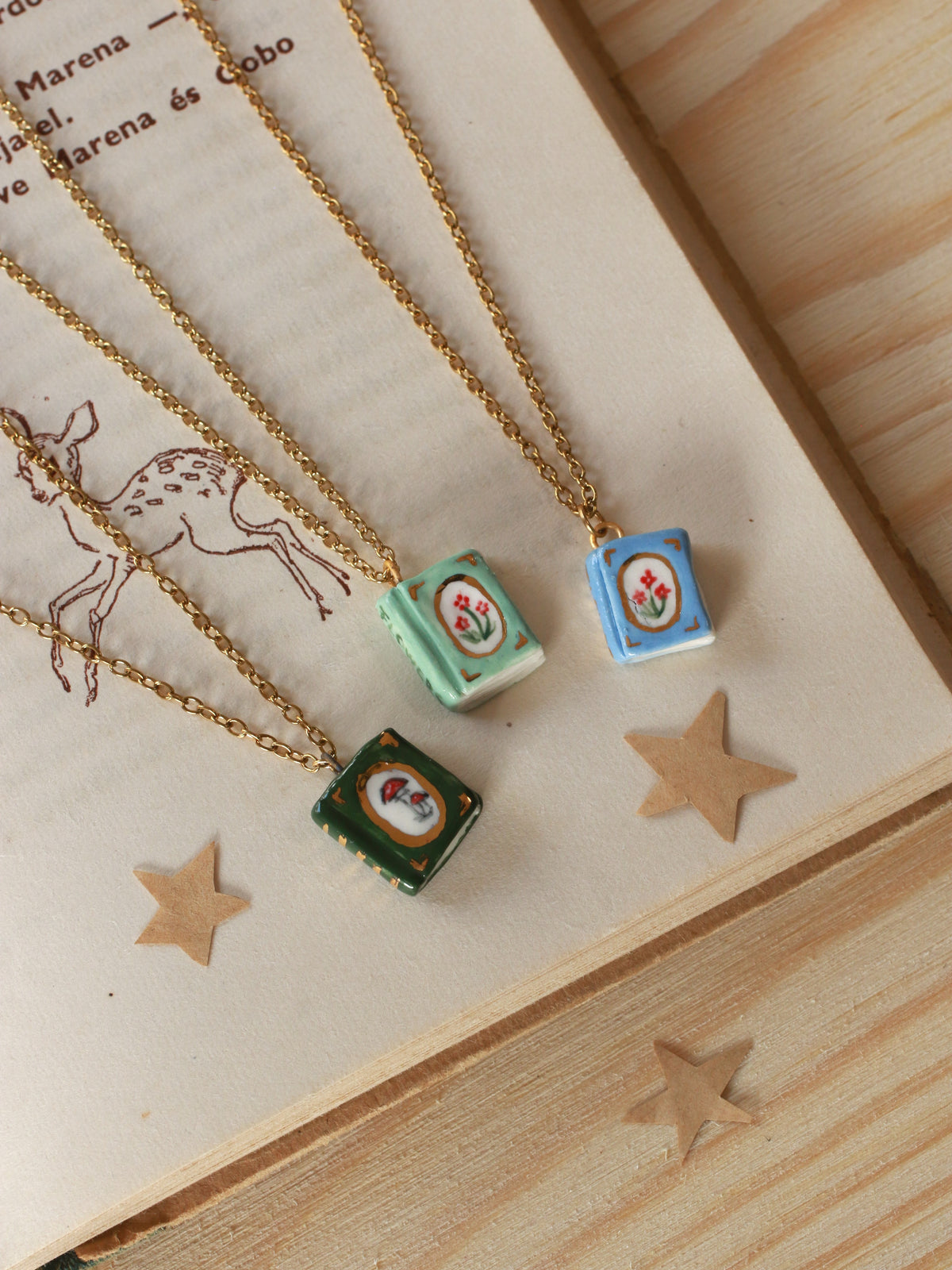 Flower book necklace - Light green book