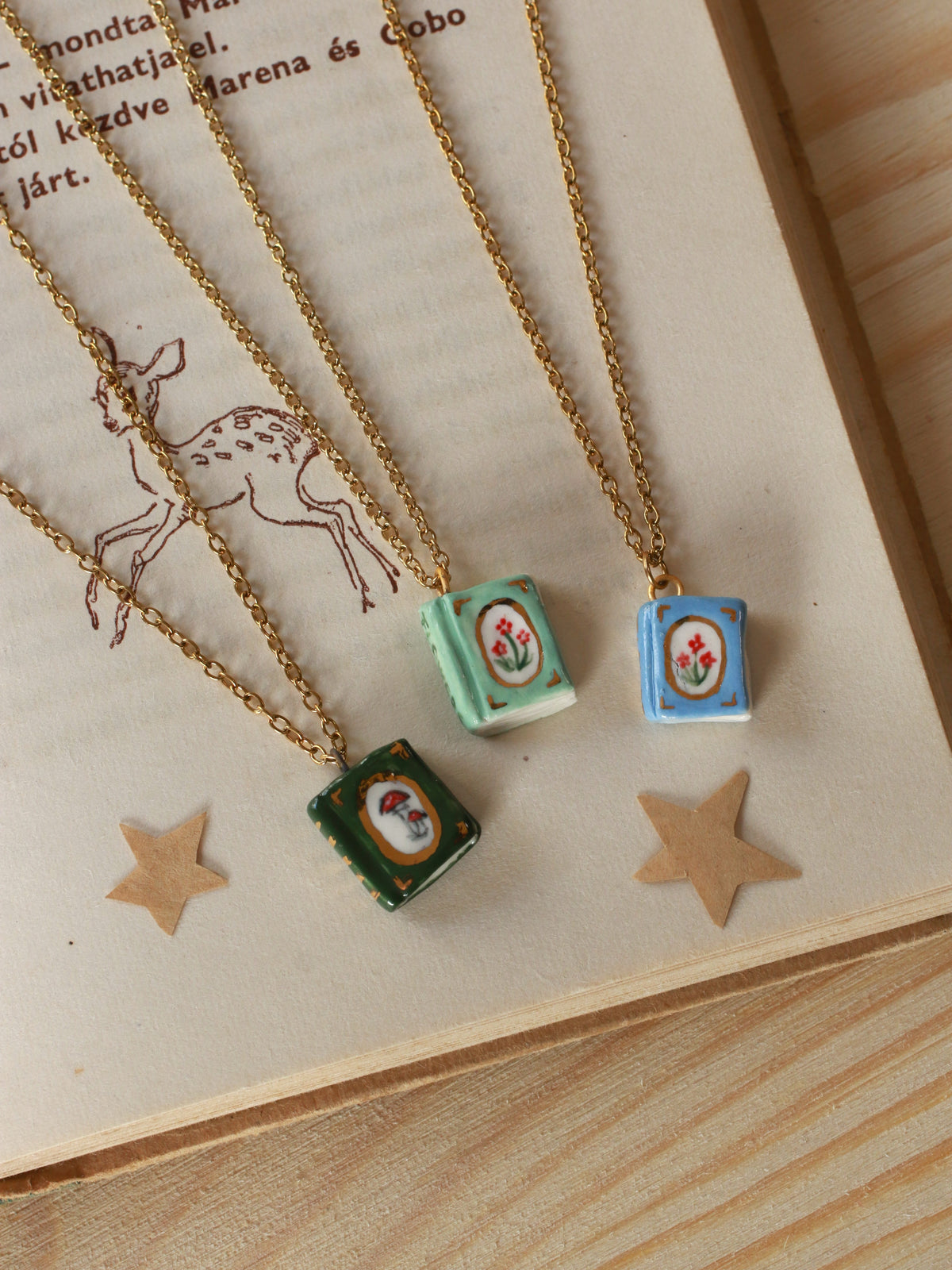Flower book necklace - Light green book