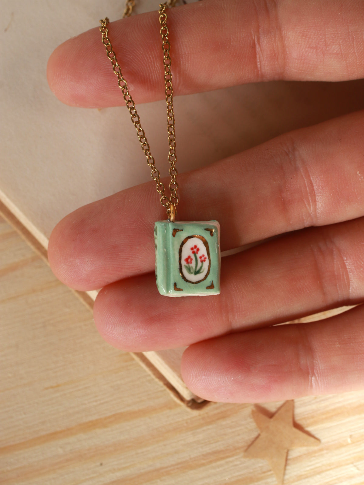 Flower book necklace - Light green book