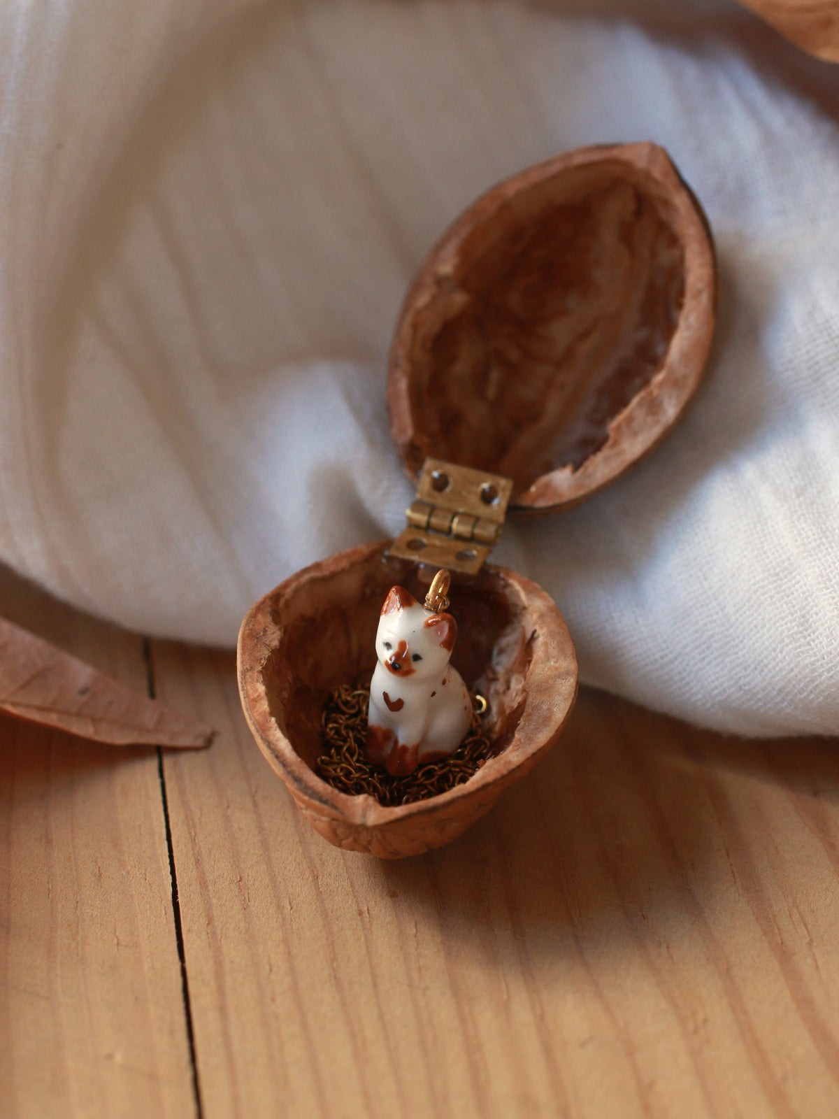 Cat necklace - walnut box