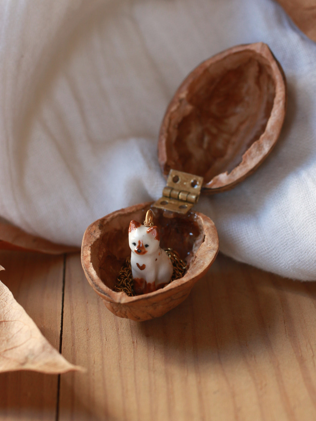 Cat necklace - walnut box