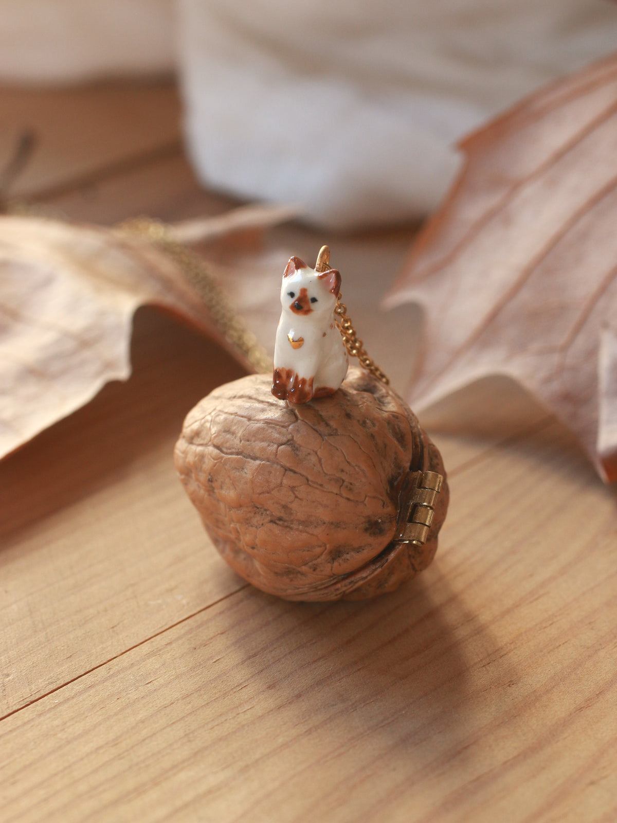 Cat necklace - walnut box