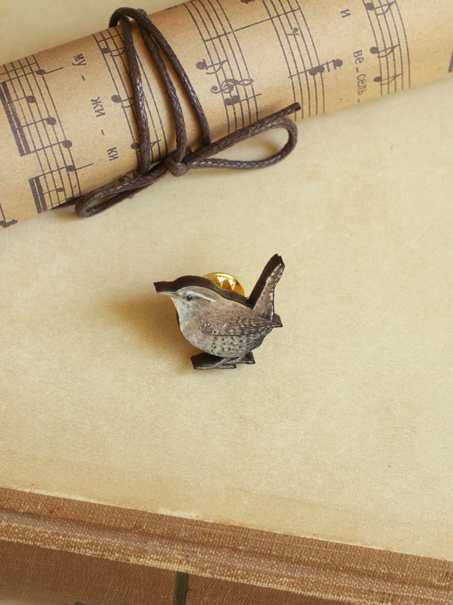 Wren pin - wooden bird pin