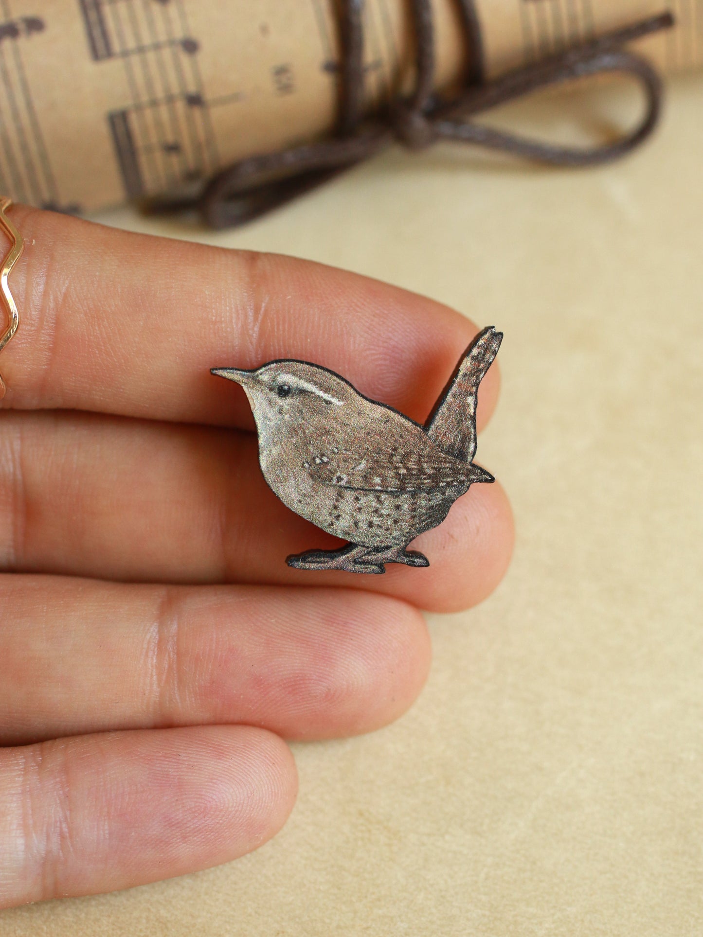 Wren pin - wooden bird pin