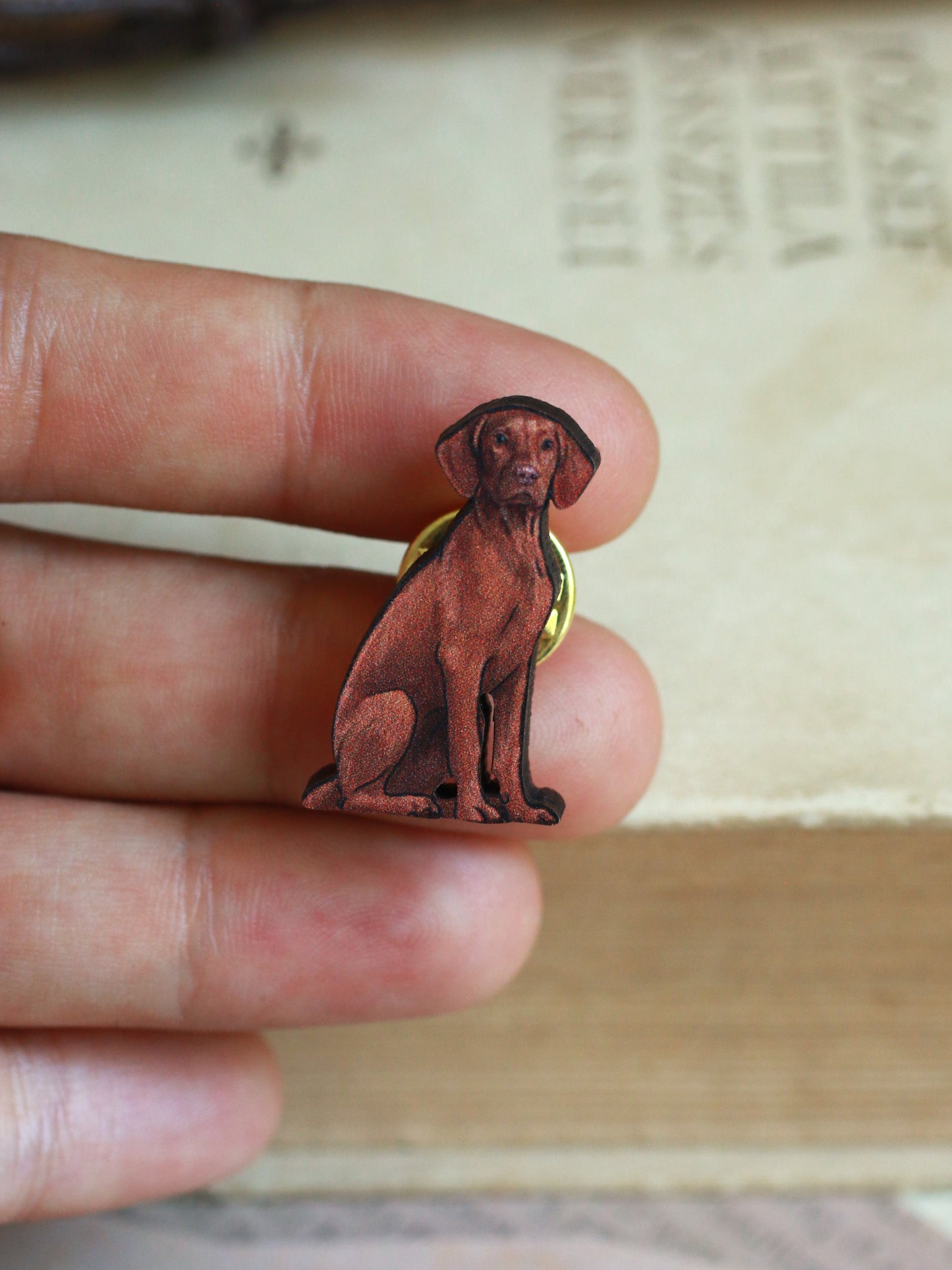 Vizsla pin - wooden dog pin