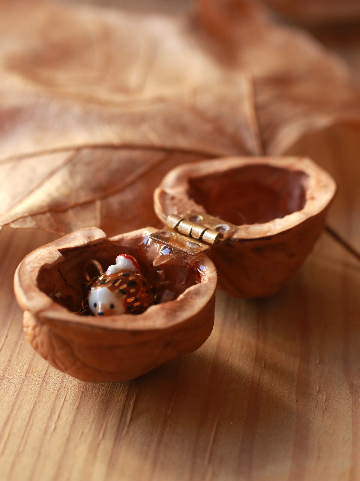 Hedgehog necklace - walnut box