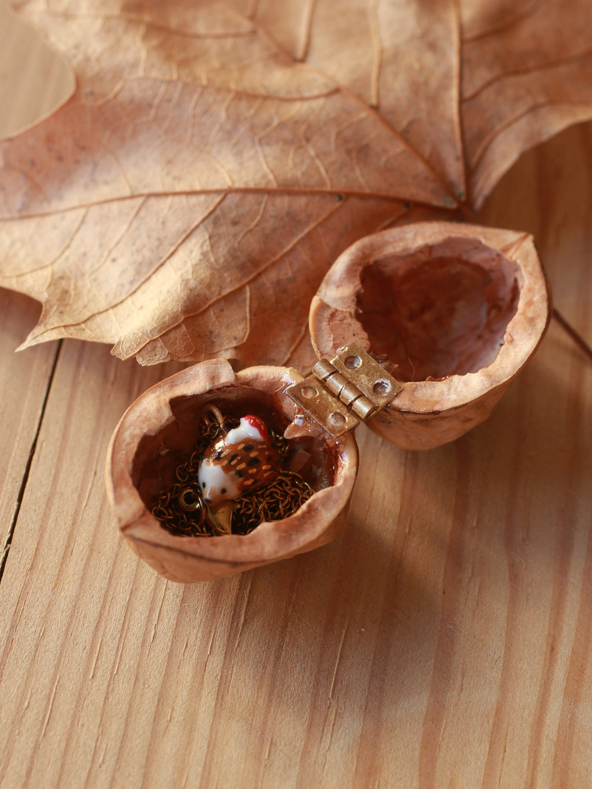 Hedgehog necklace - walnut box