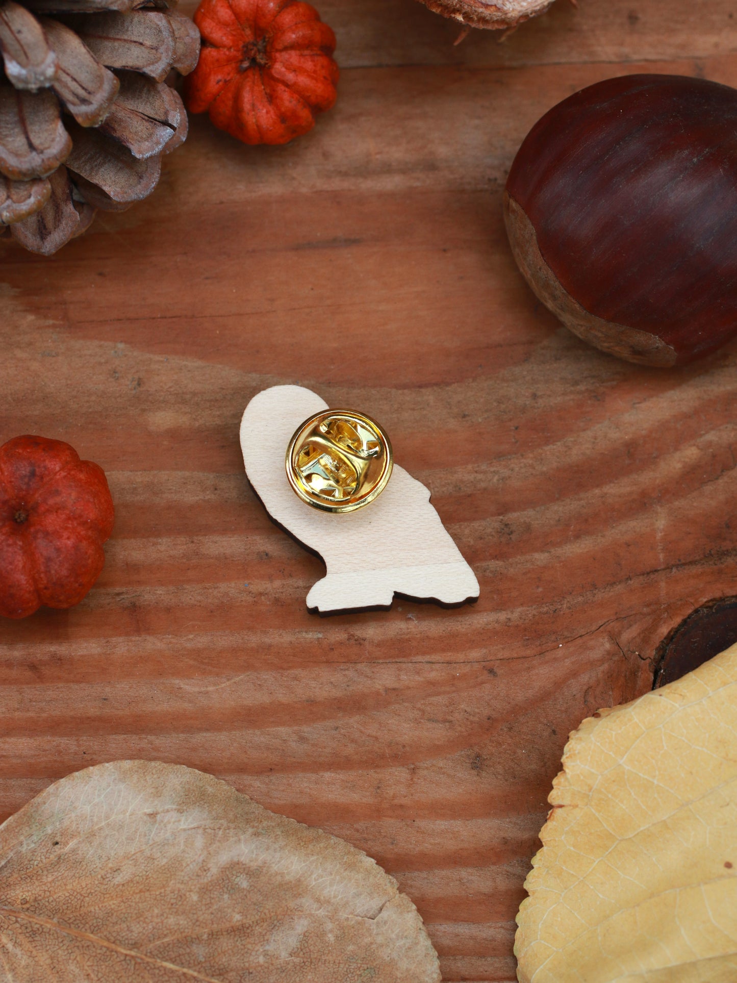 Snowy owl wooden pin