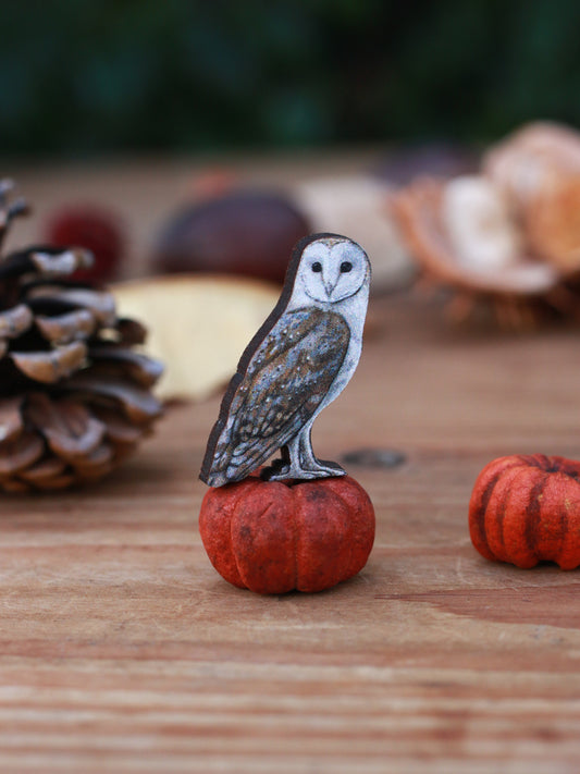 Barn owl pin - wooden pin