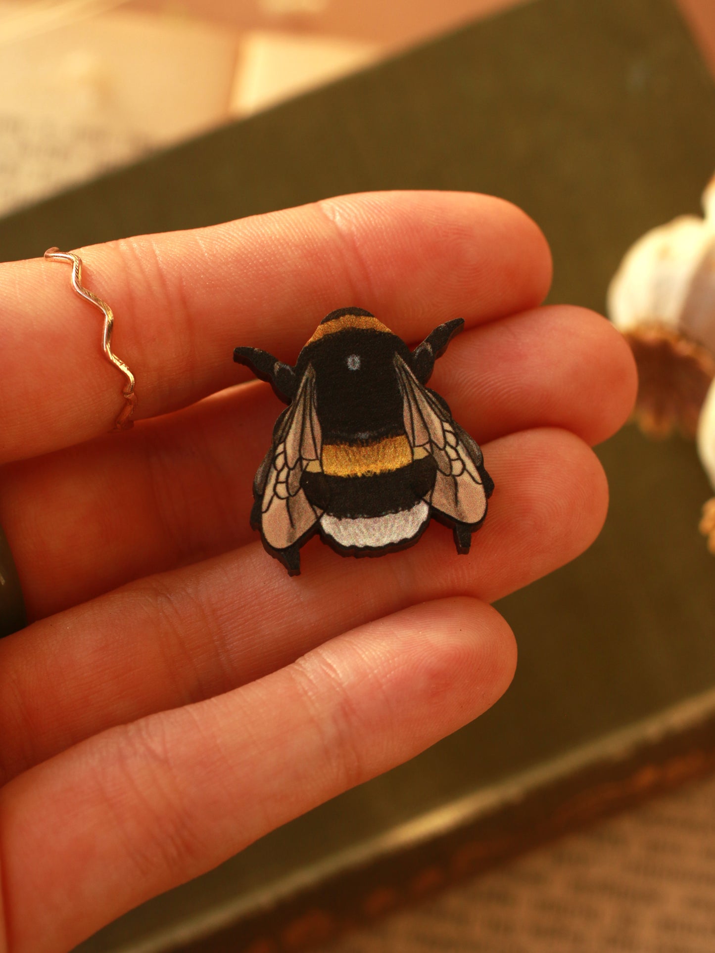 Bumblebee pin