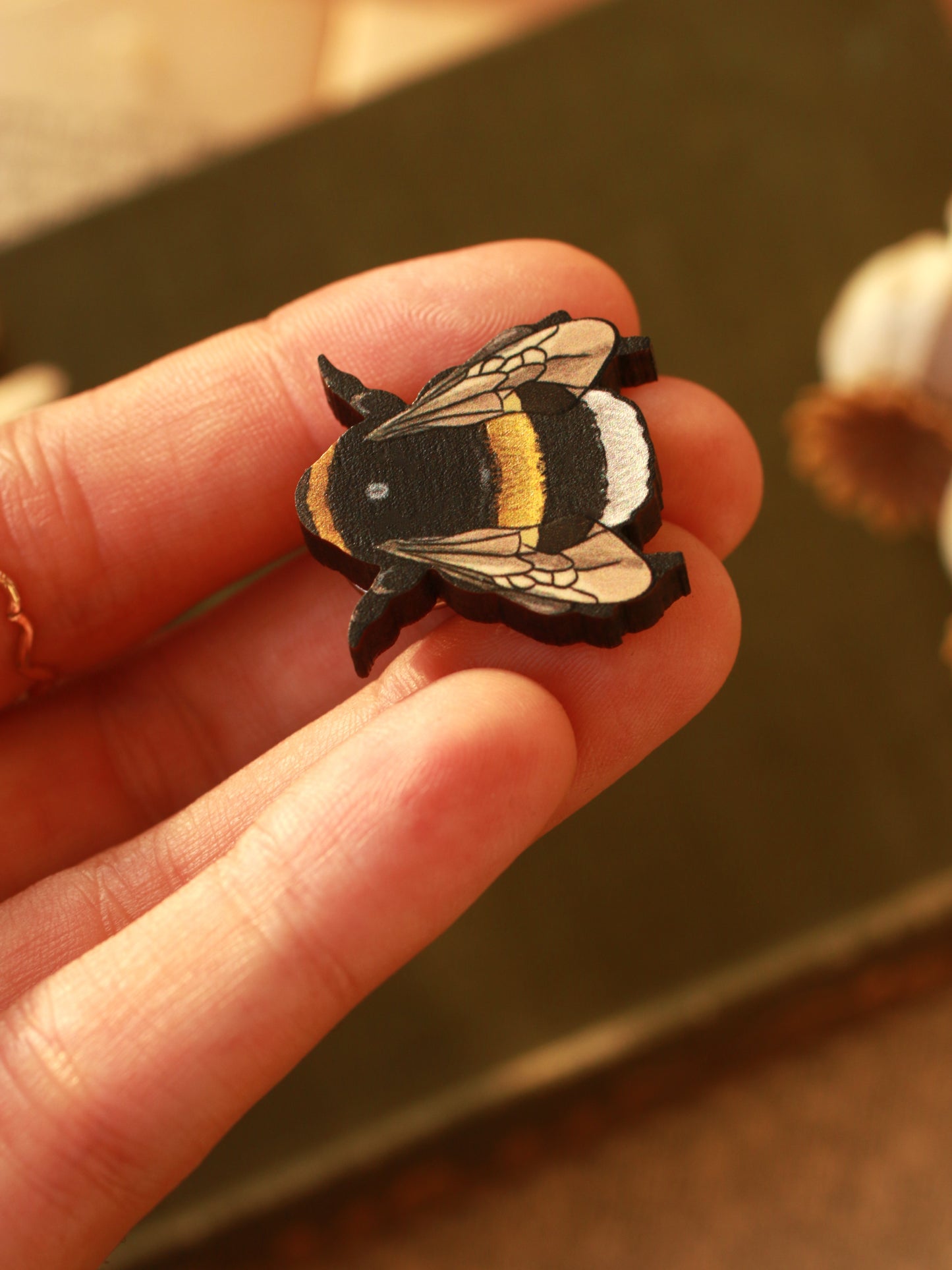 Bumblebee pin