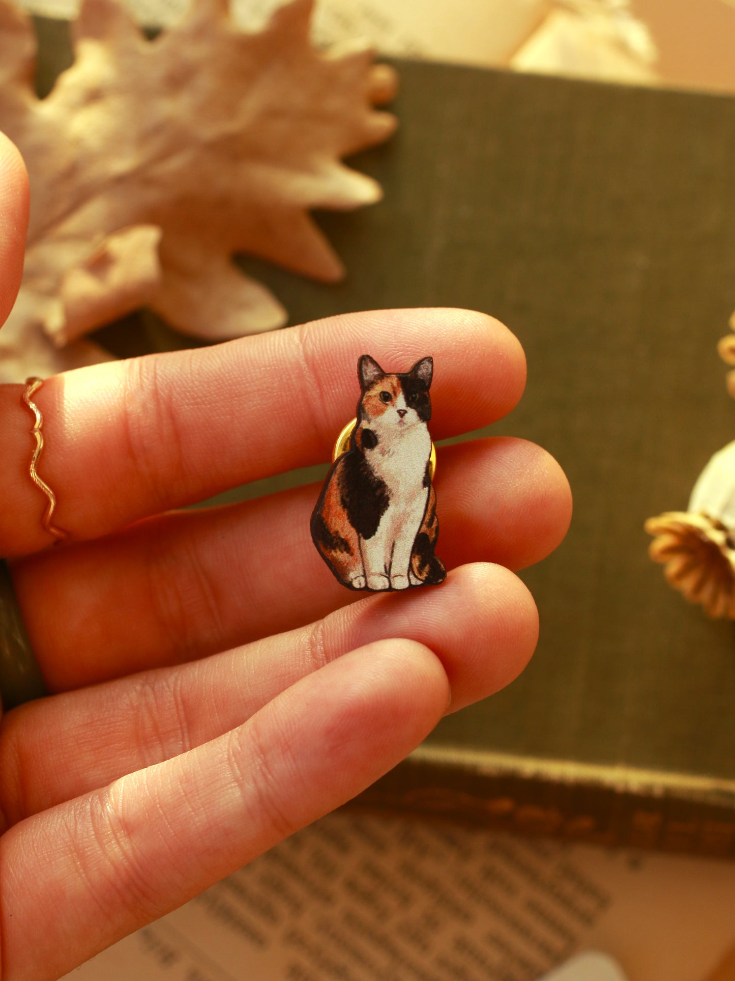 Calico cat pin