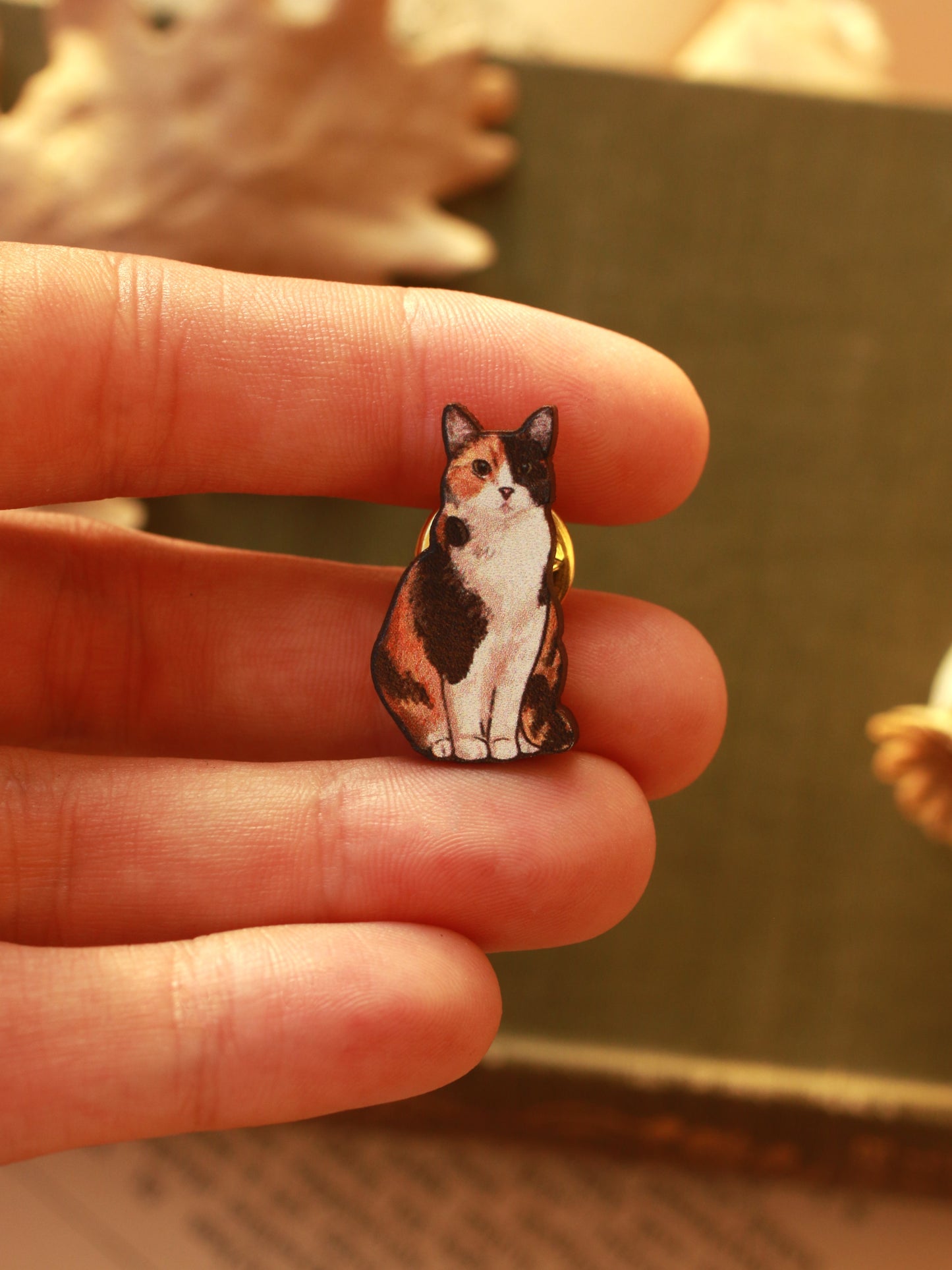 Calico cat pin