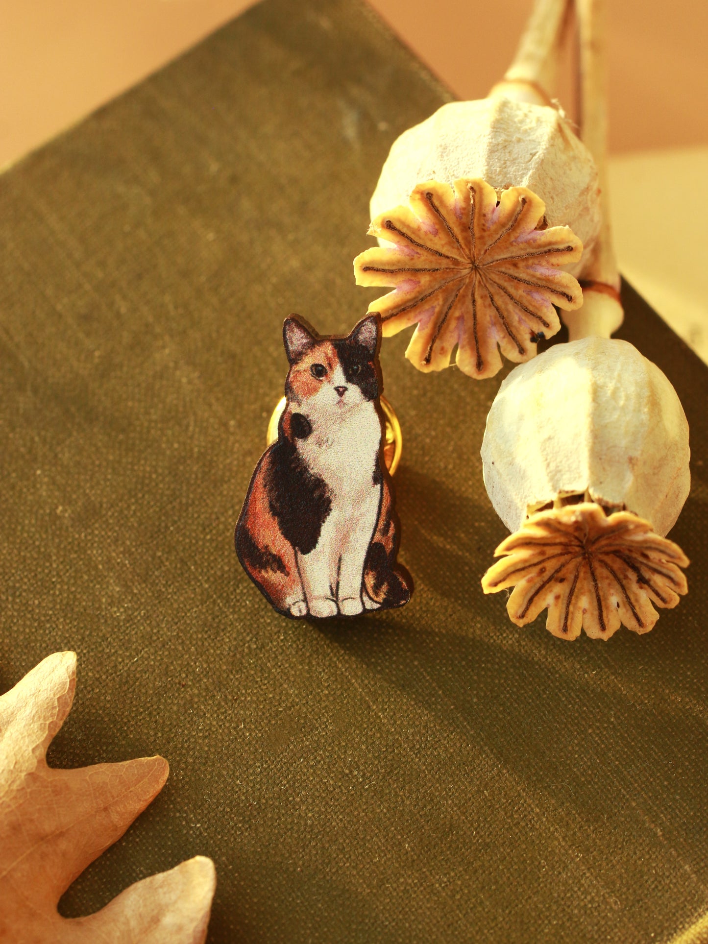 Calico cat pin