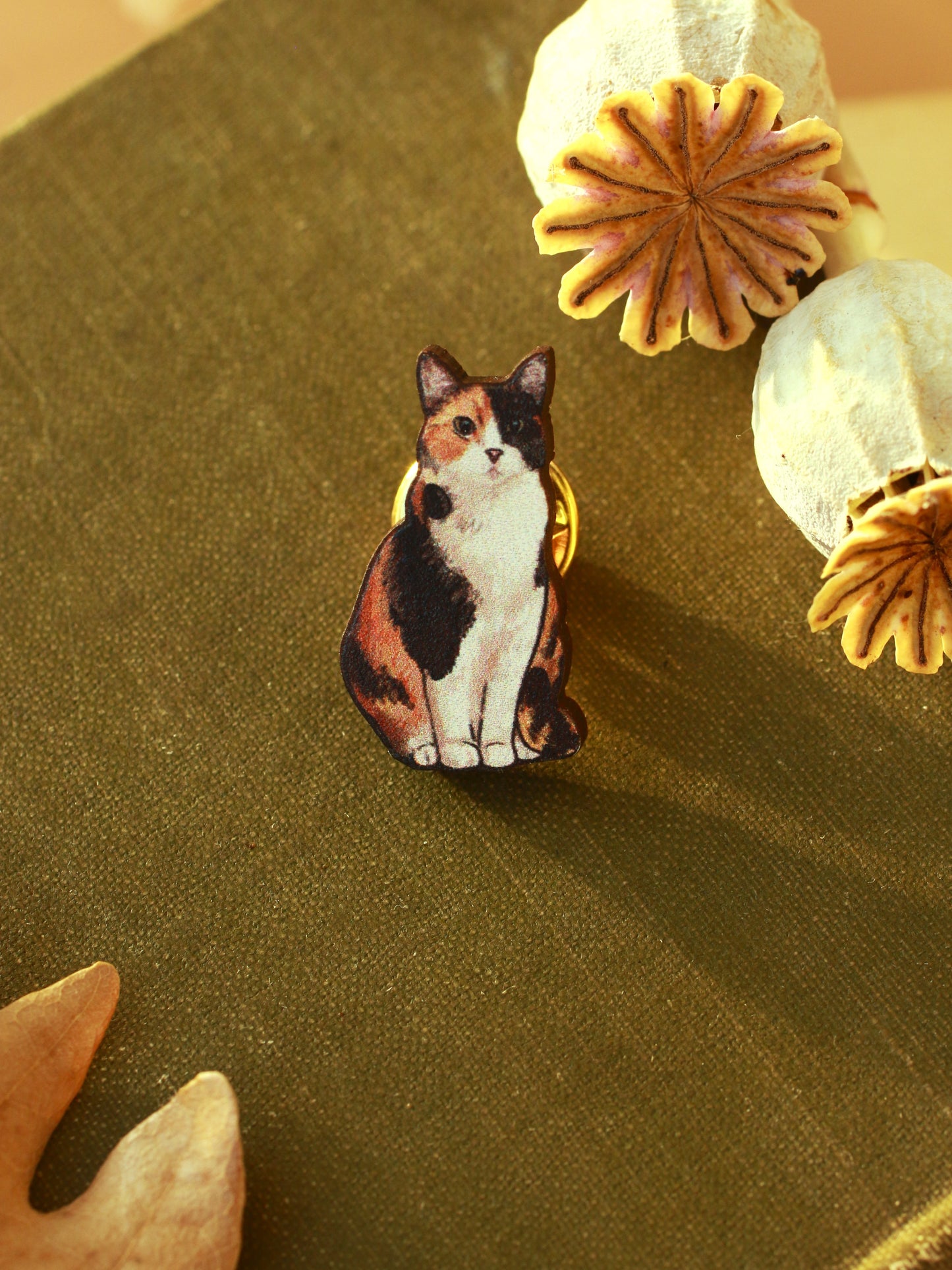 Calico cat pin