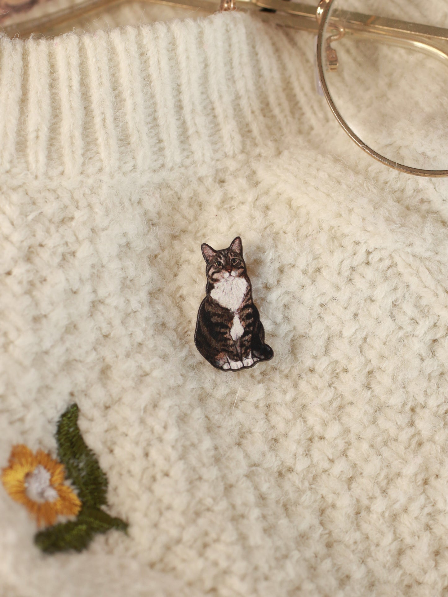 Domestic shorthair cat pin