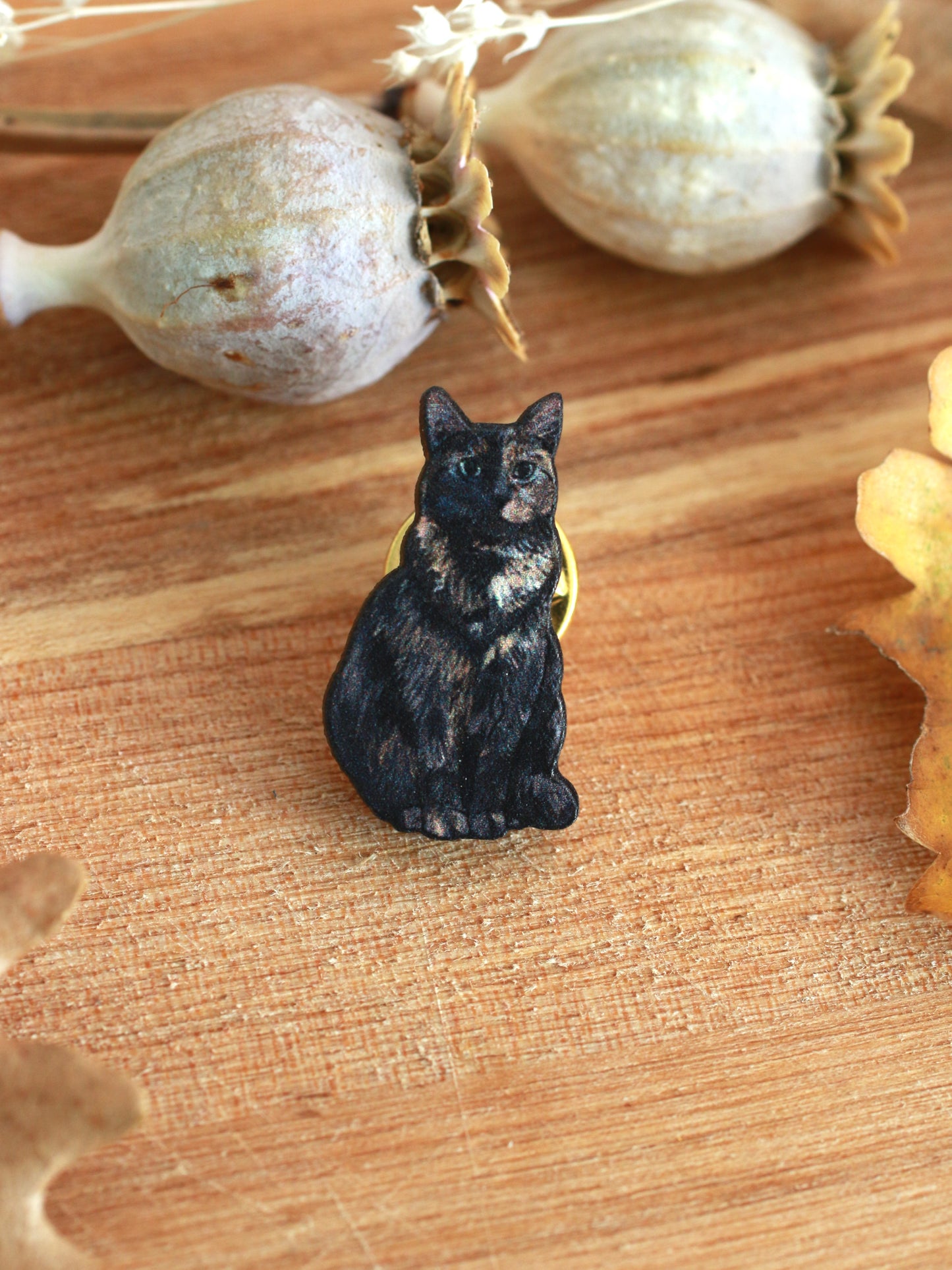 Tortoiseshell cat pin