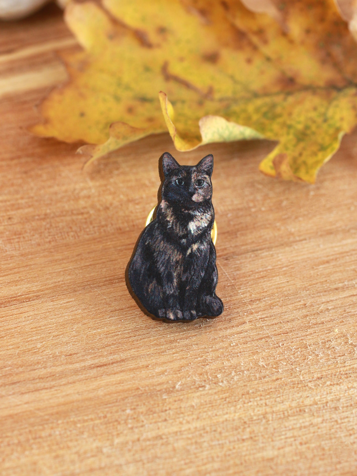 Tortoiseshell cat pin