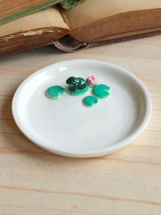 Frog in the pond Ring Dish - Porcelain jewelry dish
