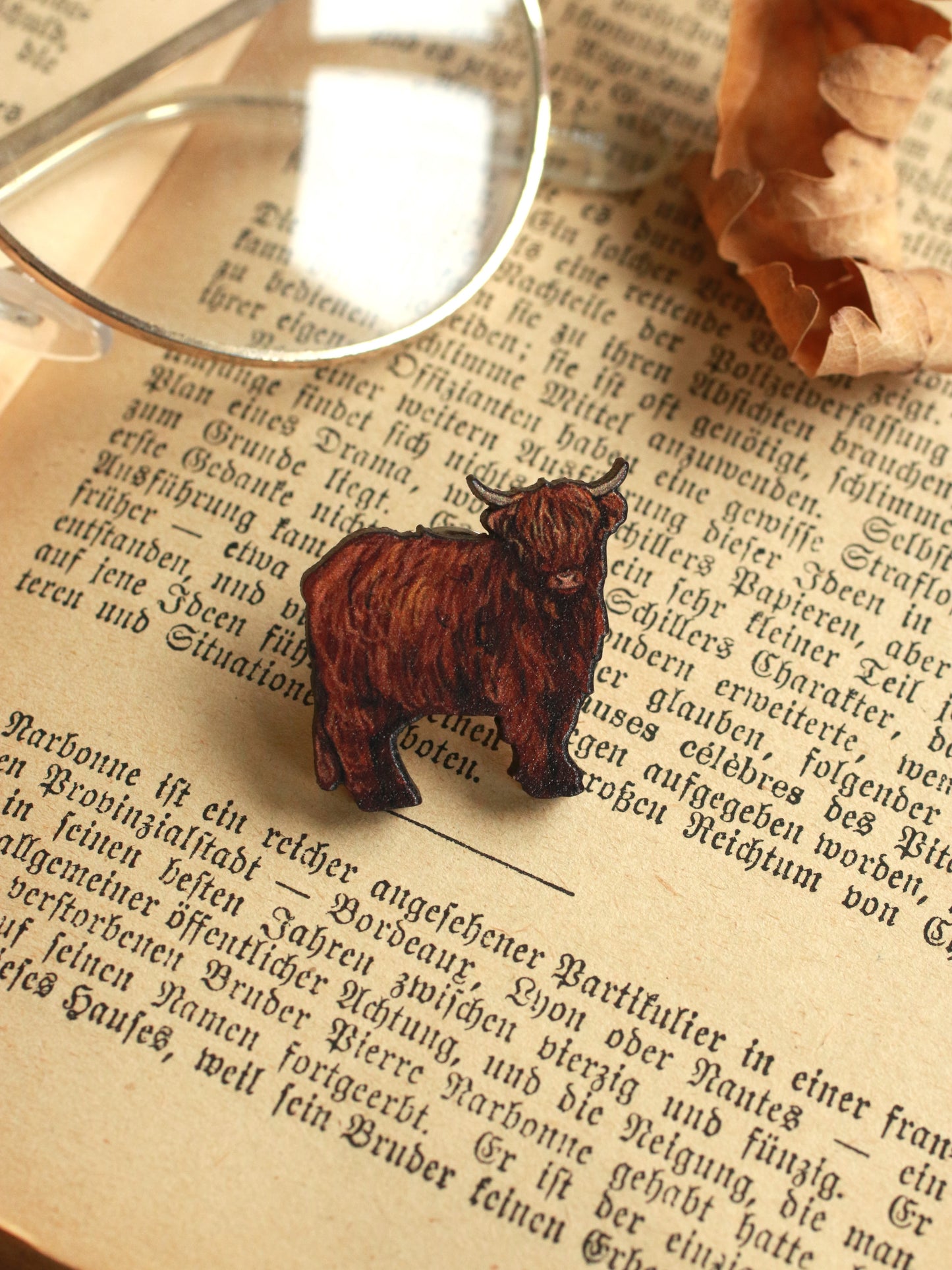 Highland cow pin - Wooden highland cow brooch