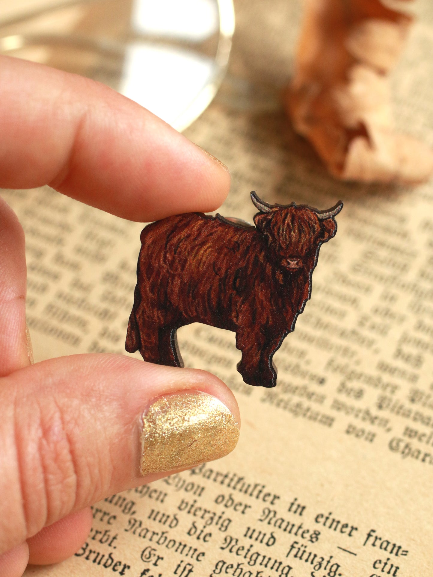 Highland cow pin - Wooden highland cow brooch