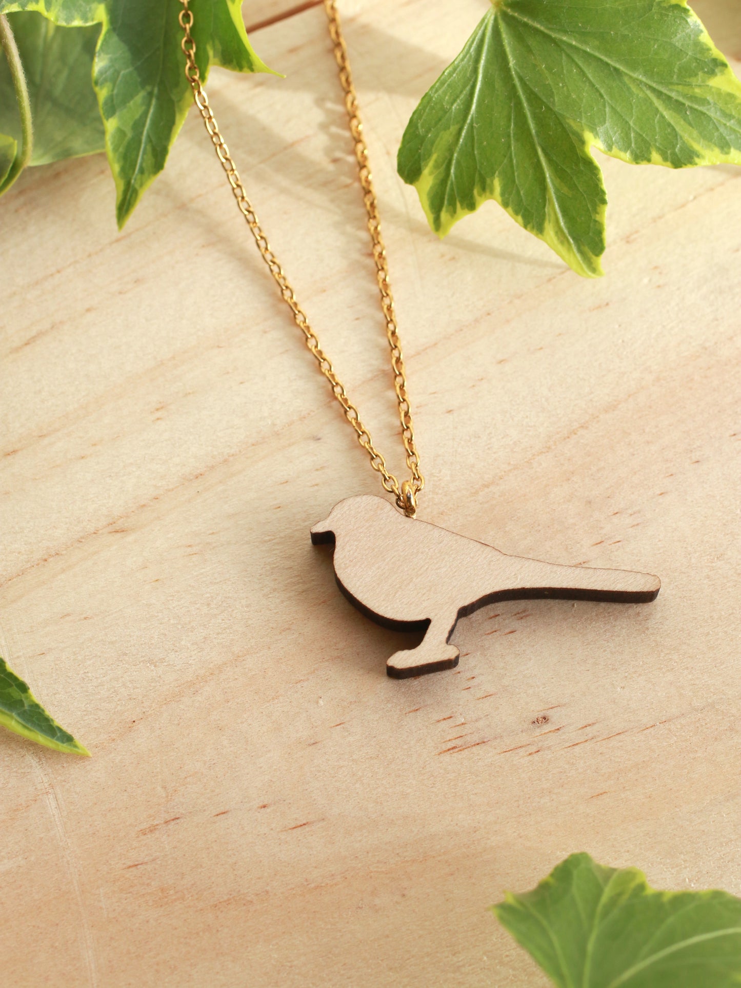 White wagtail necklace