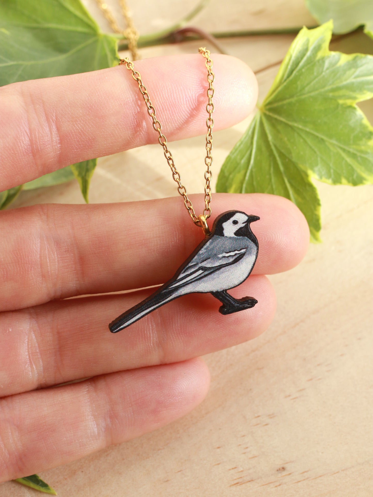 White wagtail necklace