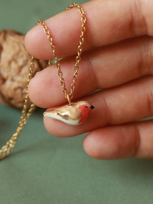 Robin necklace in a walnut box