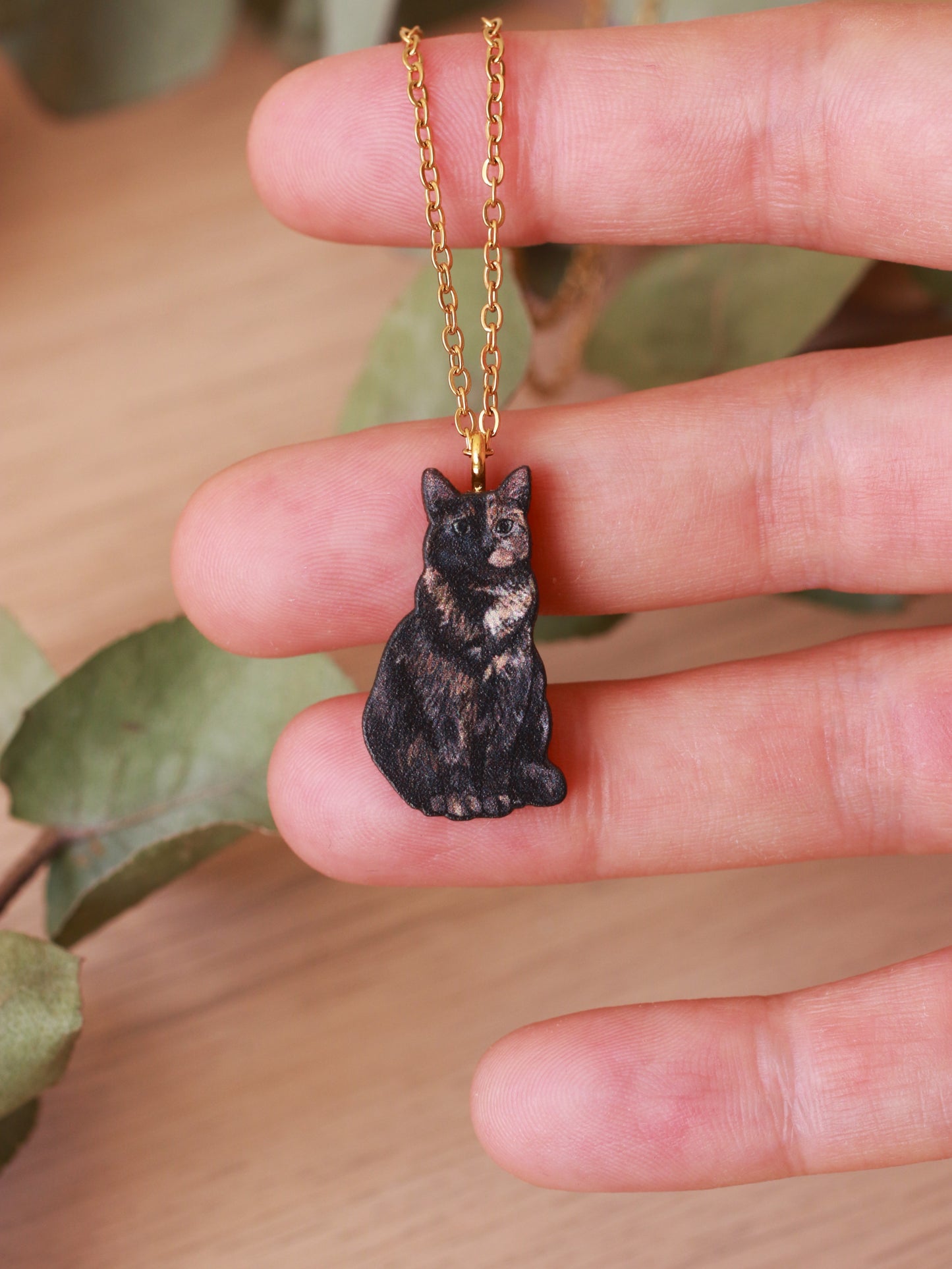 Tortoiseshell cat necklace