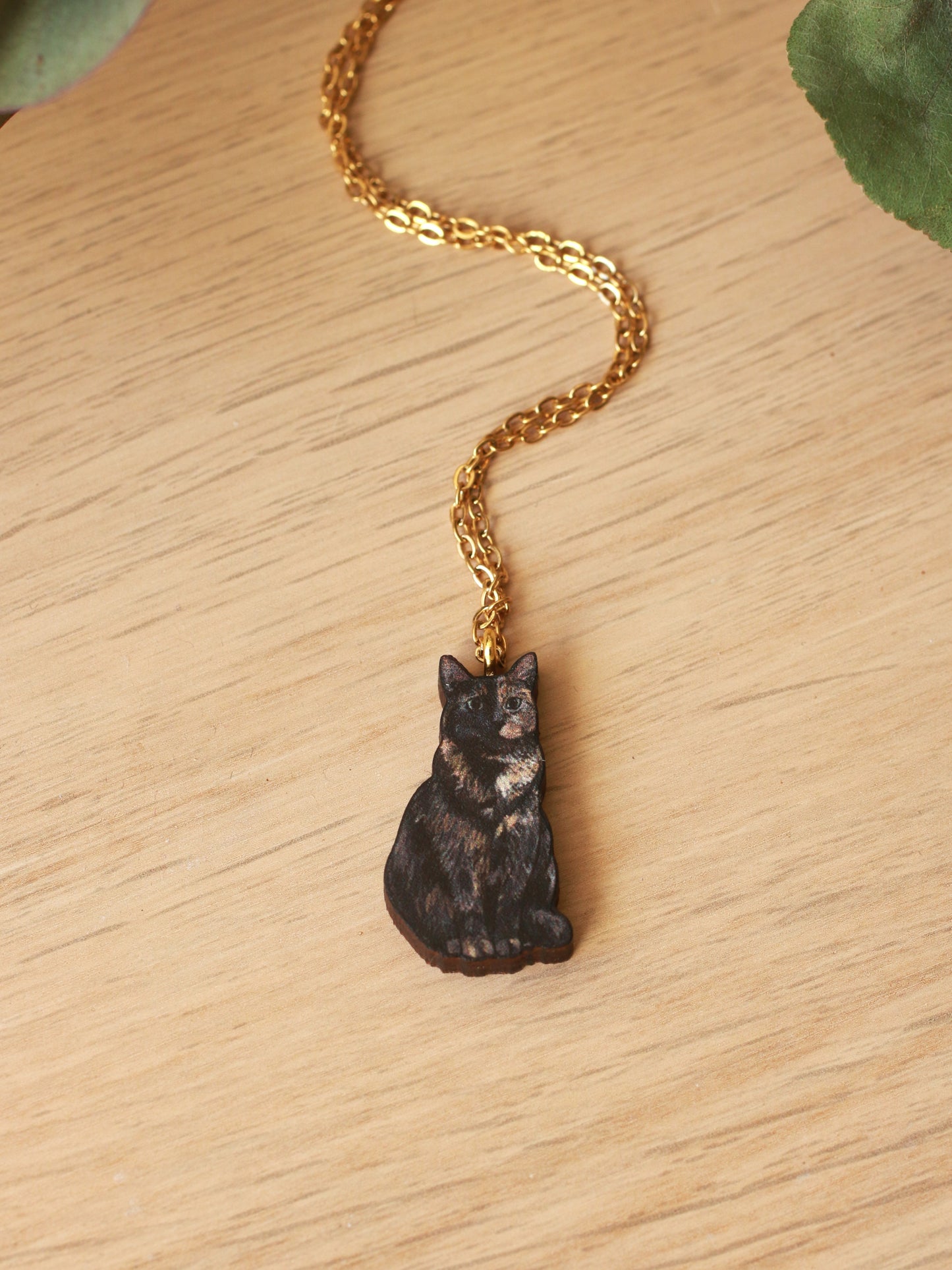 Tortoiseshell cat necklace