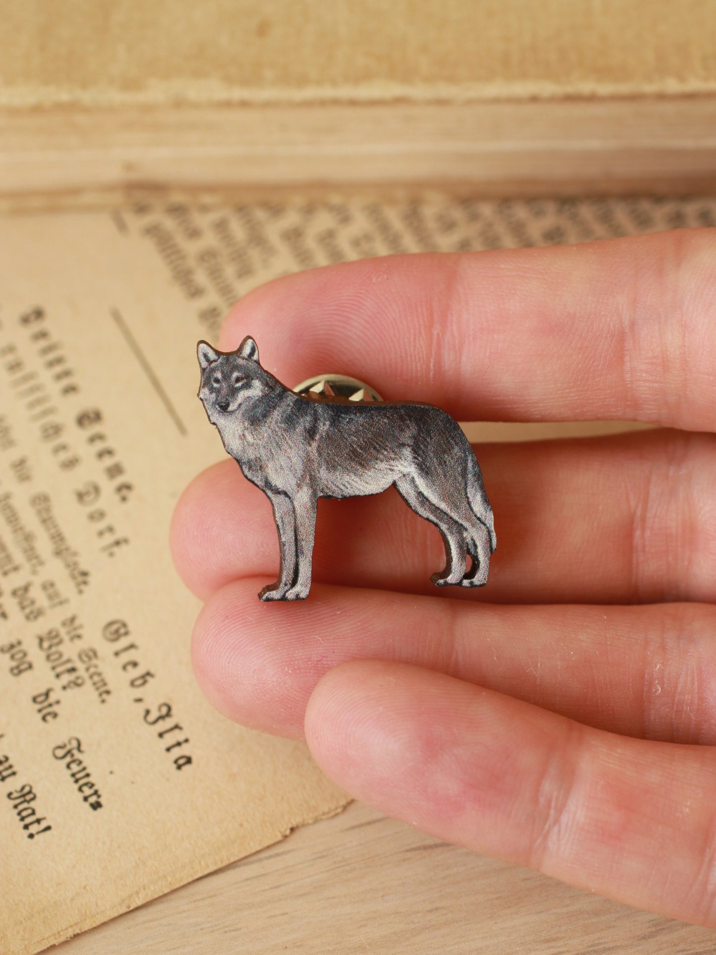 Wolf wooden pin