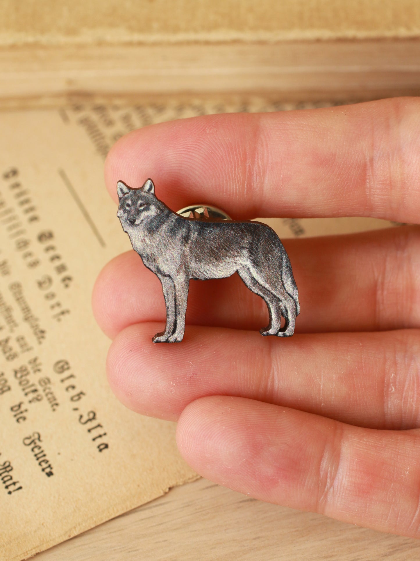 Wolf wooden pin