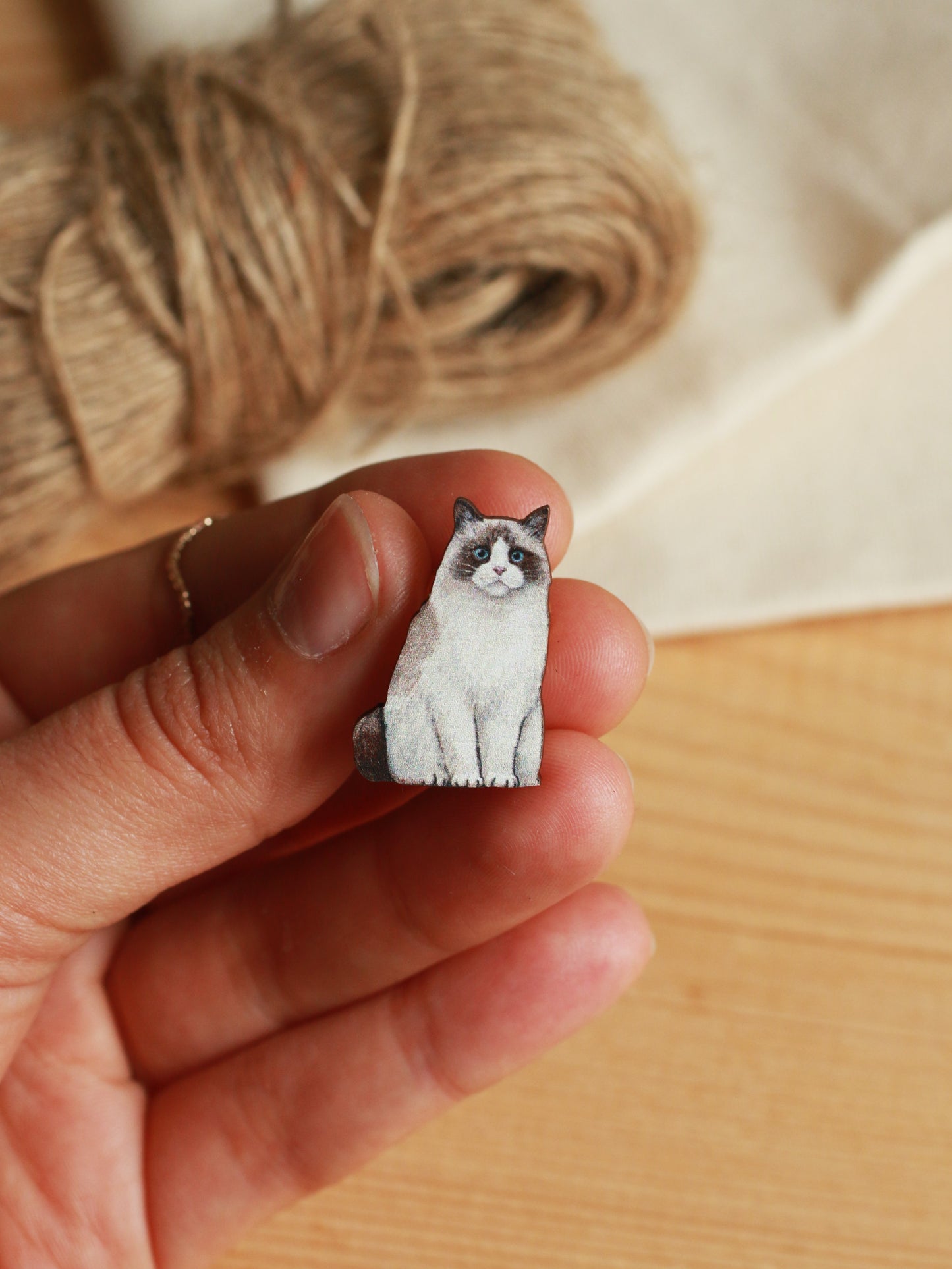 Ragdoll cat pin - wooden pin