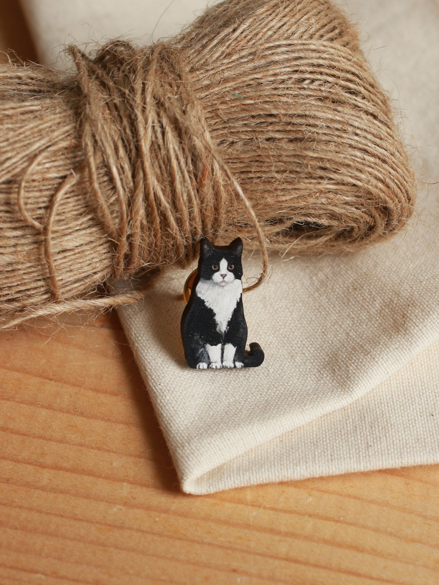 Tuxedo cat pin - wooden pin