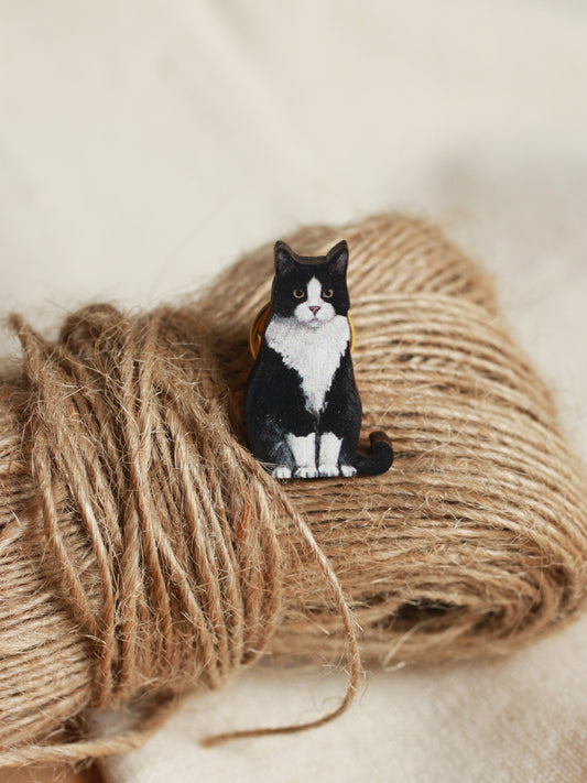 Tuxedo cat pin - wooden pin