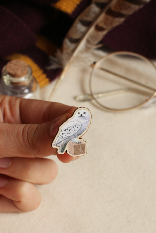 Snowy owl wooden pin