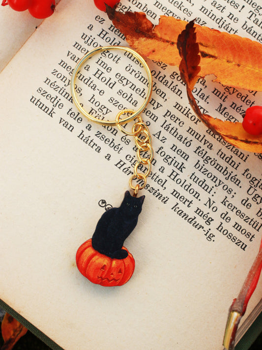Black cat on a Jack-o'-Lantern keychain