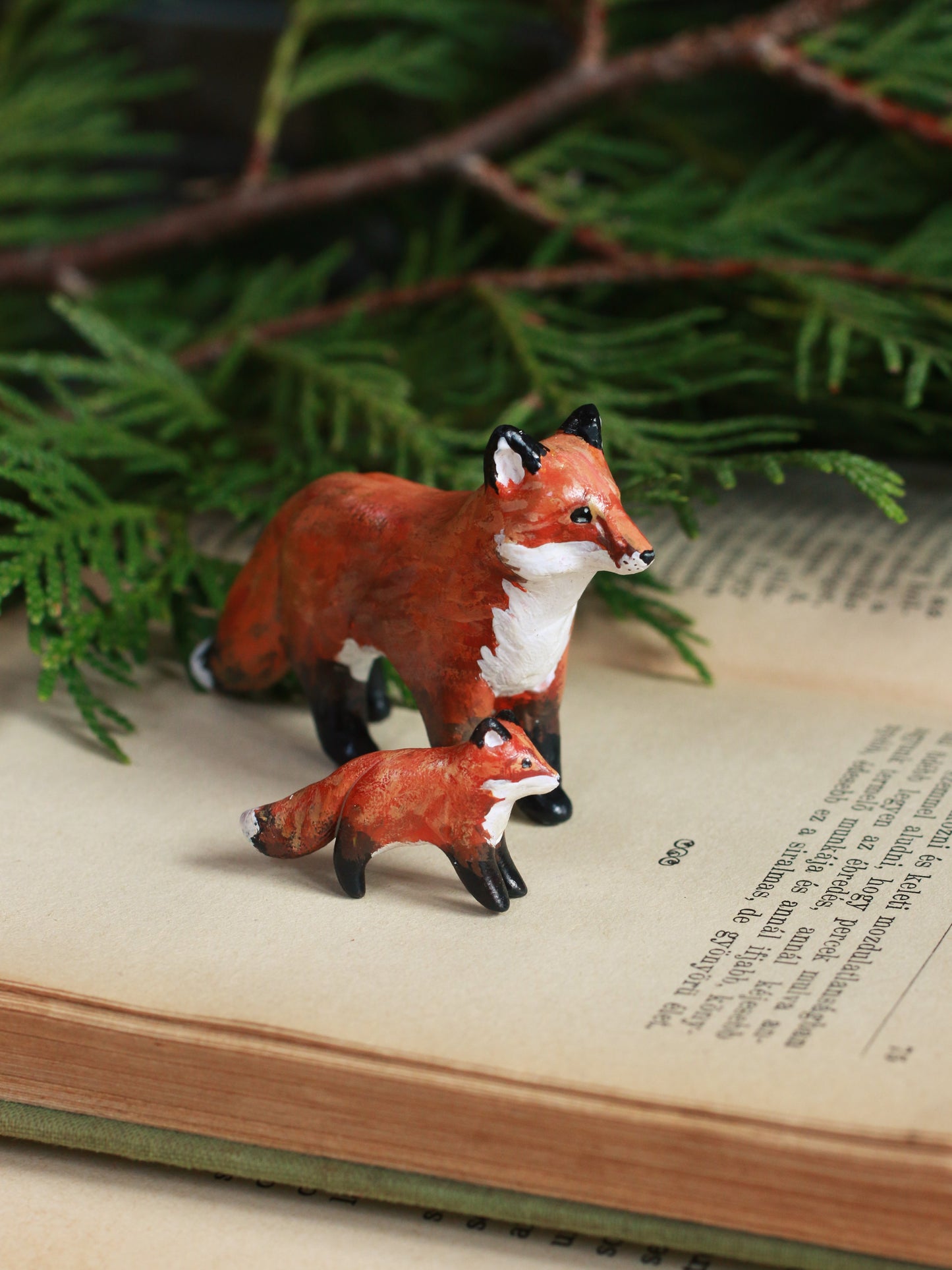 Fox family figurines - Fox mum and cub figures