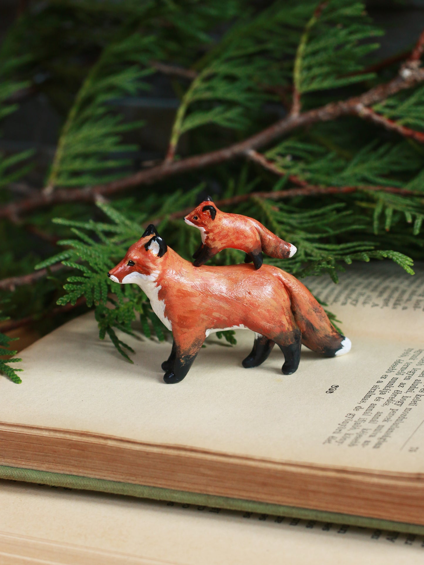 Fox family figurines - Fox mum and cub figures