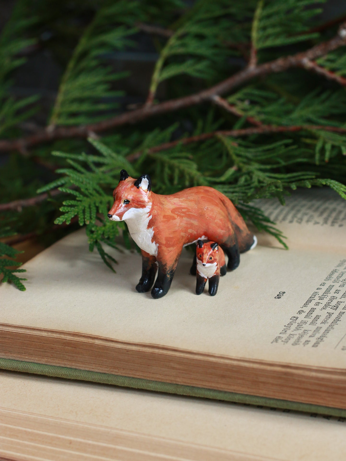 Fox family figurines - Fox mum and cub figures